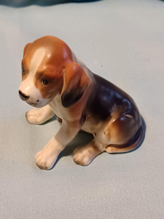 Vintage Beagle dog figurine in Arts & Collectibles in Calgary