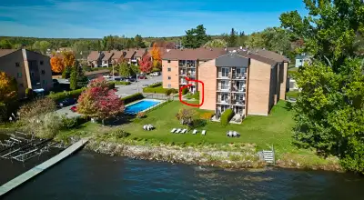 WOW! 4 1/2 condo rénové – 5 électroménagers neufs inclus -bord de l’eau – rez-de-chaussée – situé au...