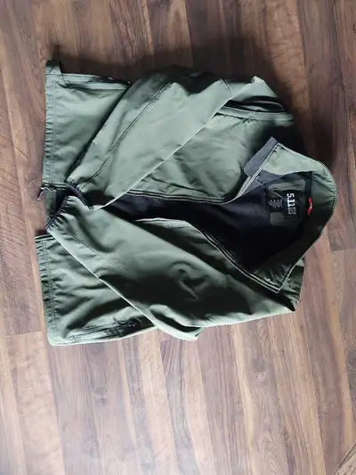 5.11 Parka : size MEDIUM, View more