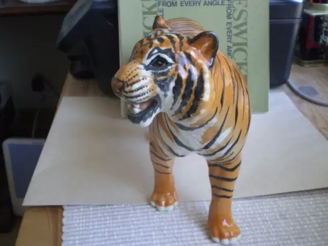 Beswick Wild Animal Figurine - " Tiger " - #2096 - in Arts & Collectibles in Kitchener / Waterloo - Image 4