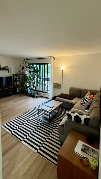 Private Sale – No Realtor Move right into this beautifully renovated 2-bedroom, 1-bathroom condo in...