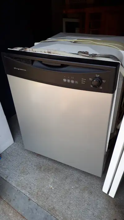 Lave vaisselle Très propre de marque Frigidaire