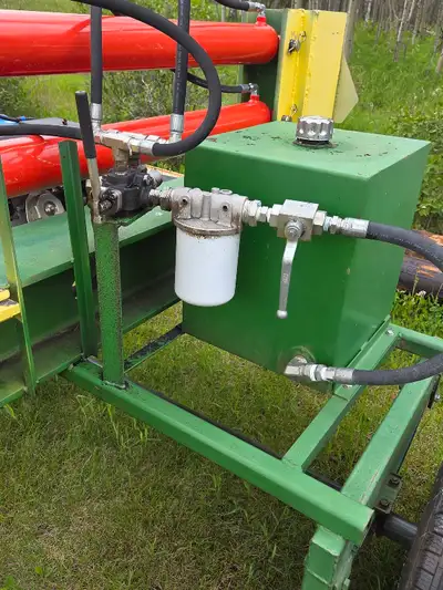 Homemade splitter that can handle 4 foot long 36 inch diameter logs. 4 way splitter with 2 rams for...