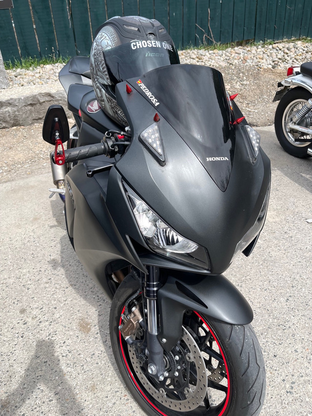 2016 cbr 1000 rr mint special edition  in Sport Bikes in Mississauga / Peel Region - Image 4