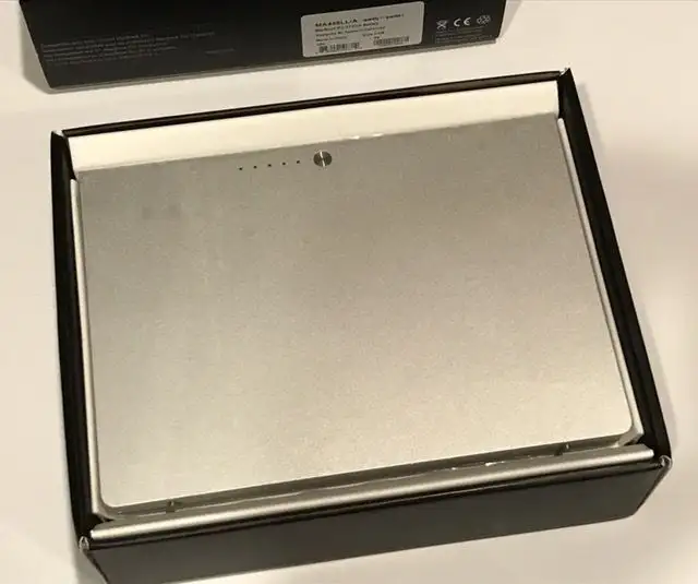 Genuine Apple MacBook Pro 17 Inch Rechargeable Battery in Laptop Accessories in Mississauga / Peel Region - Image 9
