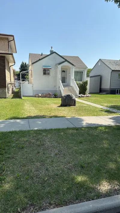 Super convenient, big yard, whole house and appliances! Look!