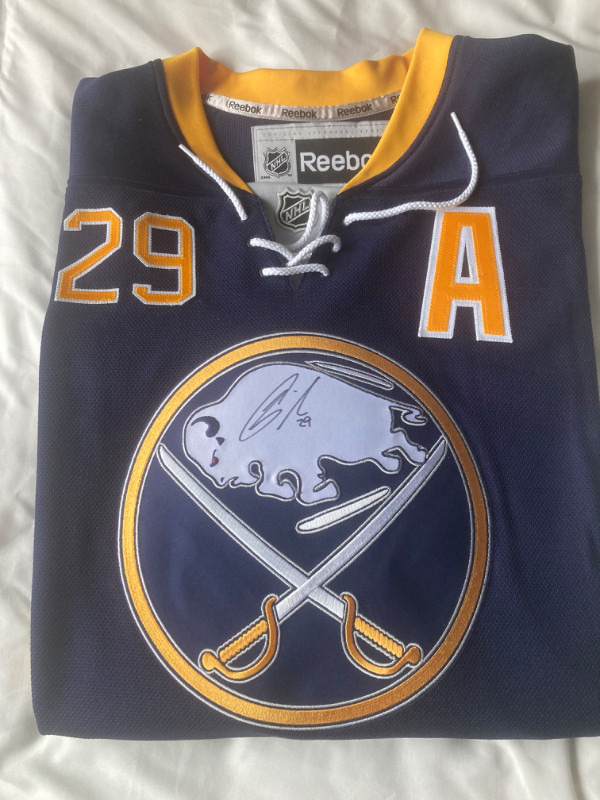 Signed NHL  Buffalo Sabres Reebok Jersey (Jason Pominville). New in Arts & Collectibles in Hamilton