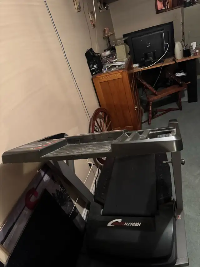 Treadmill in Exercise Equipment in Kitchener / Waterloo - Image 3