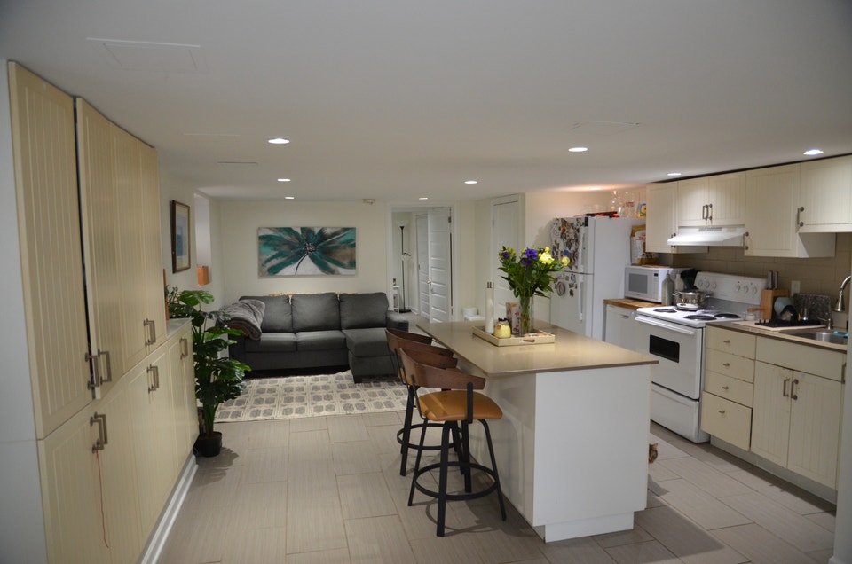 One Month Free. 1 Bdrm Apt in New Edinburgh 5
