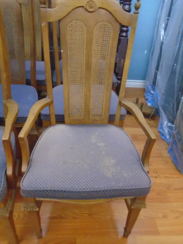 6 matching chairs in Chairs & Recliners in Annapolis Valley - Image 3