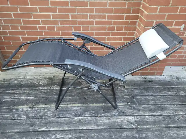 Outdoor Folding Chair Reclining Patio Chair Lounge Chair in Patio & Garden Furniture in City of Toronto - Image 2