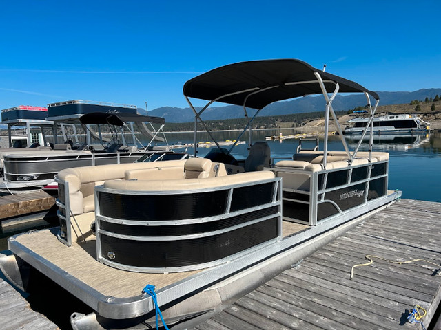 2016 Montego Bay Pontoon Boat in Powerboats & Motorboats in Cranbrook - Image 2