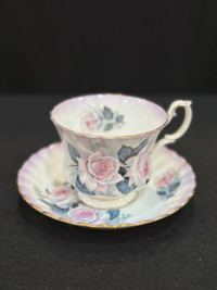 Royal Albert large rose tea cup & saucer - made in England 