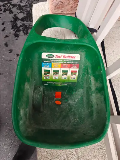 Used 2 seasons, in good working condition Pick up in Stouffville Price Firm $10 Detail: Handheld sp...
