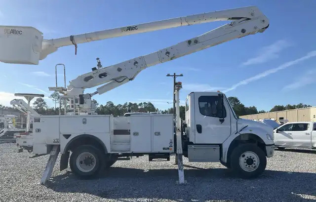 2019 Altec AA55-MH Freightliner Bucket Truck Unit in Other in City of Halifax - Image 2