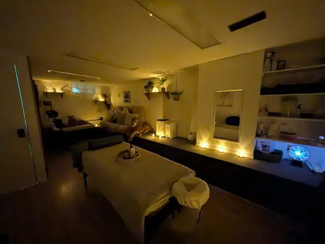 Four-Hand Massage546596994722058243