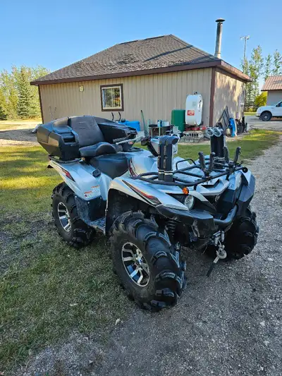 710km 30" Mud Lites - Like New SYA Warrior Riser Snorkel Kit Electric Power Steering LE Trim Package...