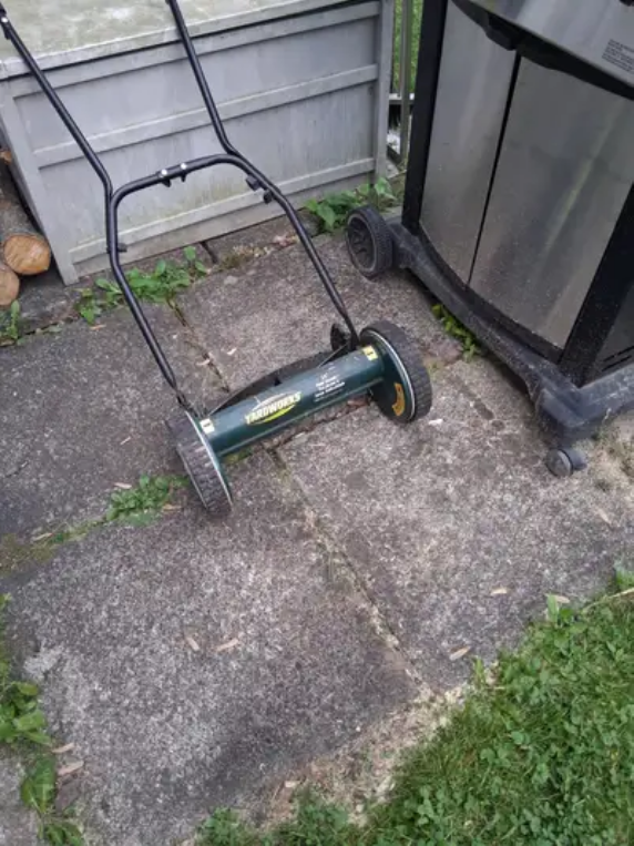 YARDWORKS 16" MANUAL REEL LAWN MOWER in Lawnmowers & Leaf Blowers in Markham / York Region - Image 6