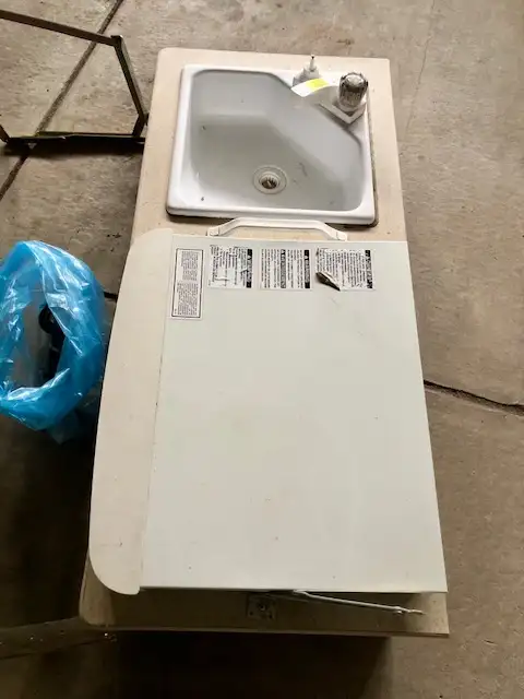 RV & Campers Gas Cooktop with cover, sink, and storage in RV & Camper Parts & Accessories in Edmonton - Image 5