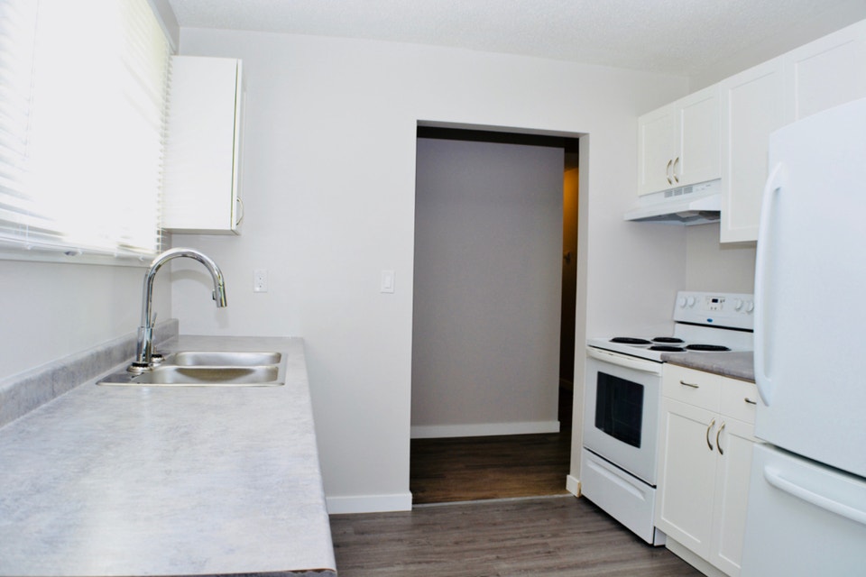 3 bedroom, 1 bathroom suite in 4-plex 3