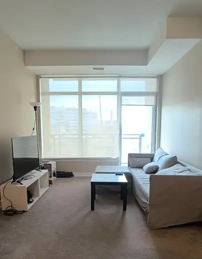 Rent a room in a spacious apartment 3 minutes away from the Ottawa Hospital General Campus! Medical...