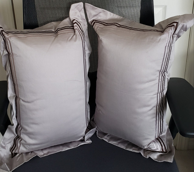 Decorative pillows in Home Décor & Accents in Mississauga / Peel Region