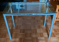 Bureau d'ordinateur en verre
