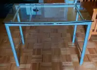 Bureau d'ordinateur en verre