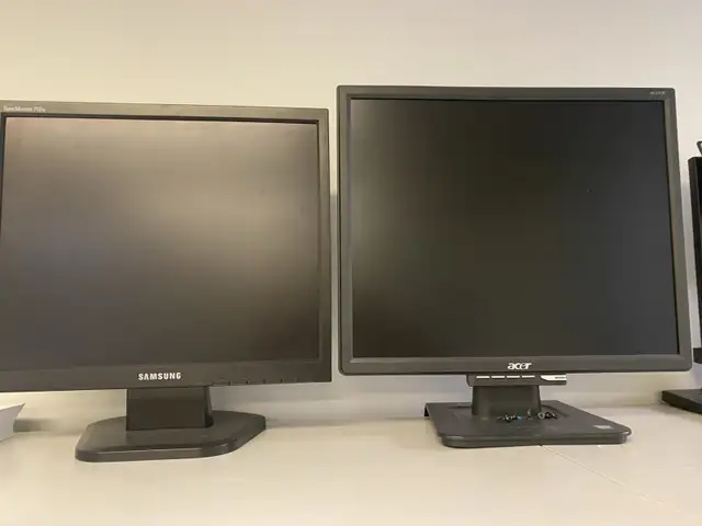 computer acreens in Other in City of Montréal - Image 2