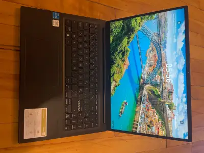 Je vends mon ordinateur portable ASUS VivoBook X1605PA en très bon état. Ordinateur rapide et idéal...