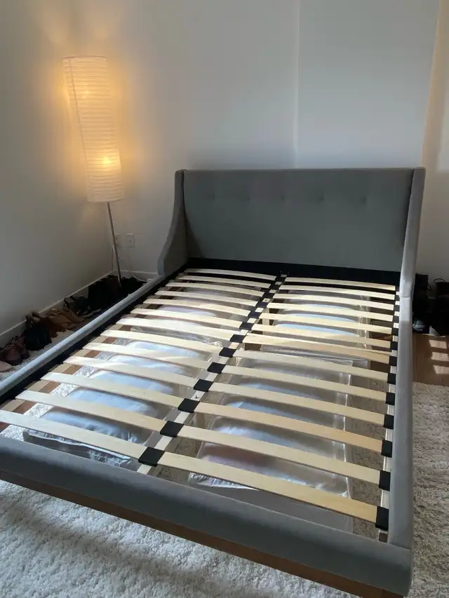 Bed Frame + base Queen size | Cadre de Lit avec sommier in Beds & Mattresses in City of Montréal - Image 7