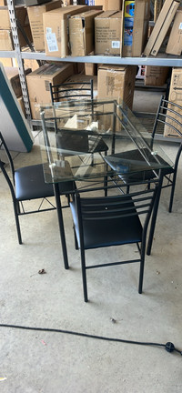 Glass too dining table gently used 44 x 28 inches