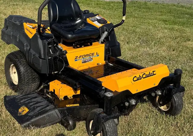 TONDEUSE  Club Cadet in Lawnmowers & Leaf Blowers in Laurentides - Image 5