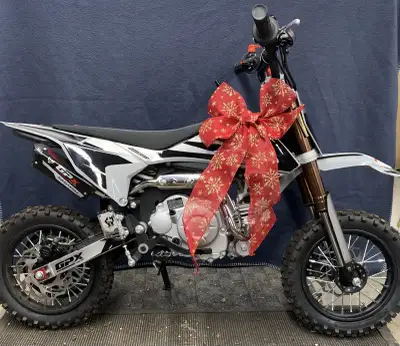 60cc mini bike. Electric start. Automatic transmission. Throttle govener. Kill switch tether. Brand...