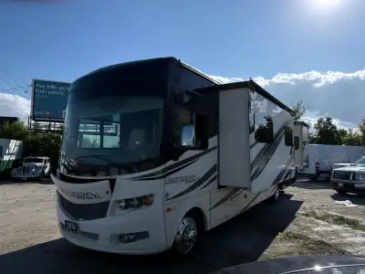 This is the deal everyone is looking for — a luxury Class A Georgetown 377 XL with only 30,000 km, b...