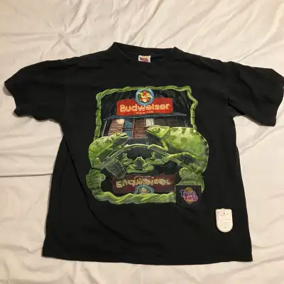 1990s Vintage Budweiser lizard touch tone shirt Size: Large Condition: 9/10 No tares, possibly sligh...