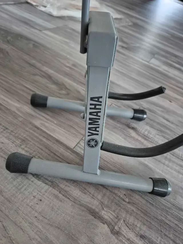 Yamaha Guitar Stand in Guitars in Edmonton - Image 3