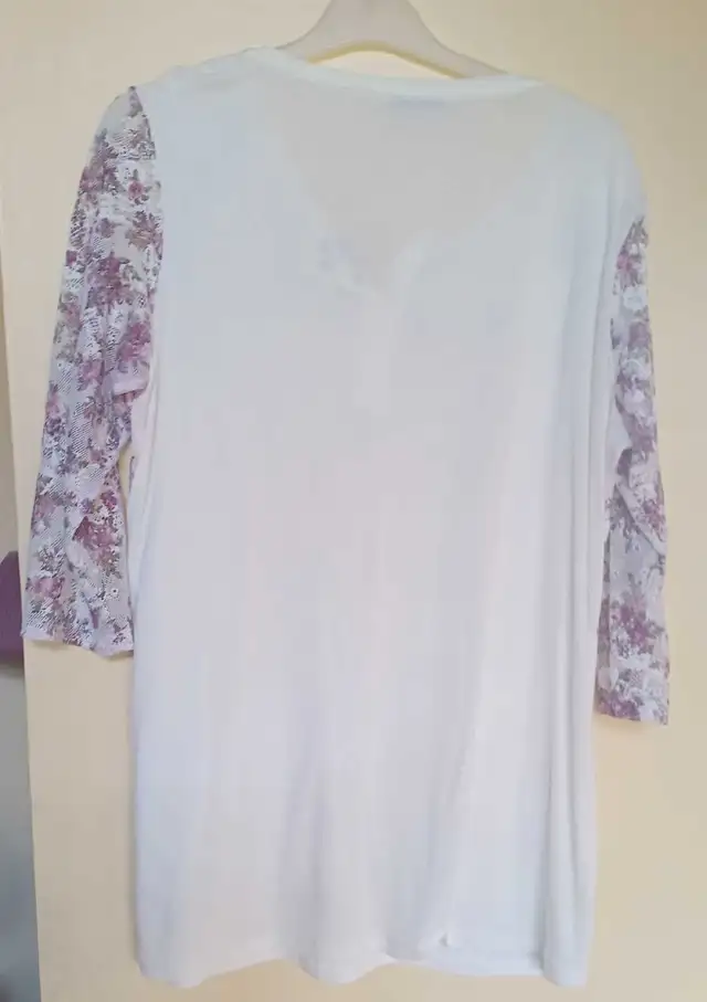 Women's Floral Blouse in Women's - Tops & Outerwear in Kitchener / Waterloo - Image 3