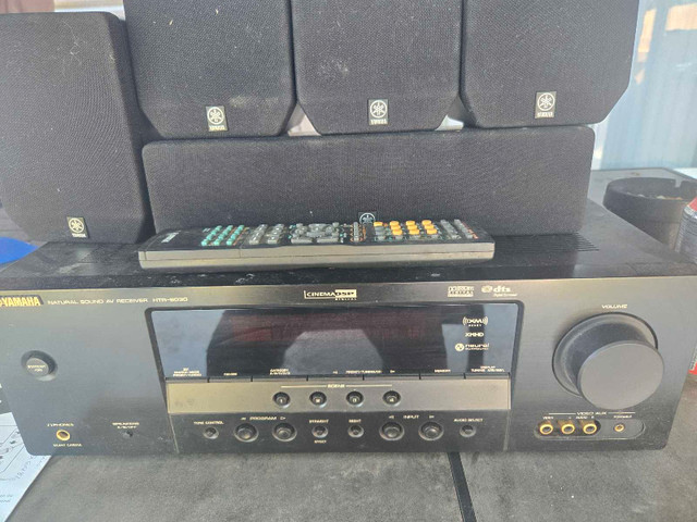 Yahmaha stereo with remote and speakers in Stereo Systems & Home Theatre in St. Catharines - Image 2