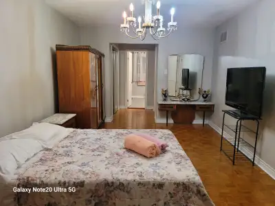 Welcome to your comfortable home away from home in Woodbridge. This spacious private master bedroom...