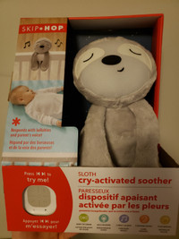 Skip hop sloth cry-activated soother