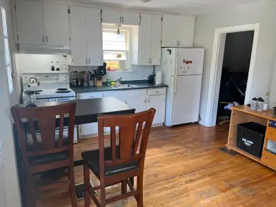 Room for rent — 210 Guigues Ave, Lowertown | $832/month Room in a 3-bedroom house off the ByWard Mar...