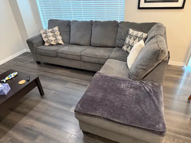 Gray Sectional Couch in Couches & Futons in Saint John - Image 5