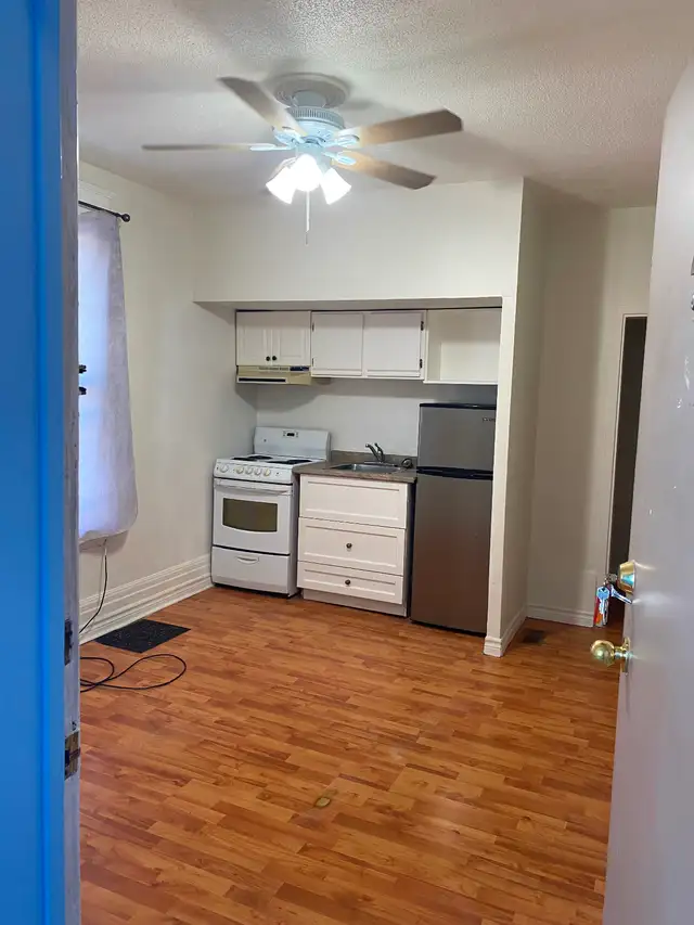 Bright Bachelor Apt, All Inclusive, Oshawa, Dec 1