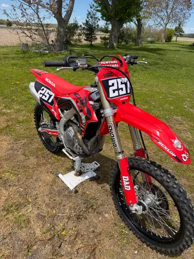 Selling my 2023 crf450r don’t have time to ride any more bike is mint 12.9 hours.