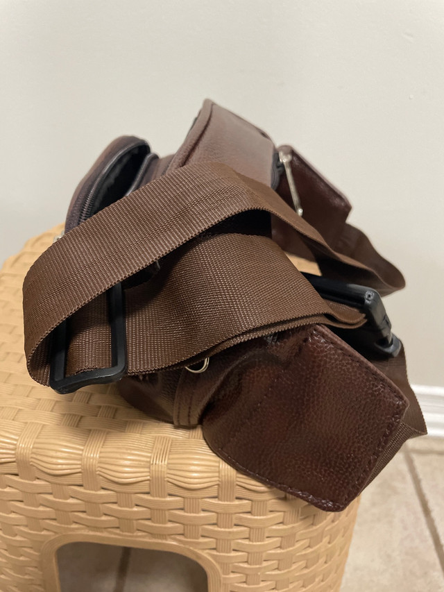 Unisex Belt Bag with 4-Zipper Pockets in Garage Sales in Mississauga / Peel Region - Image 3
