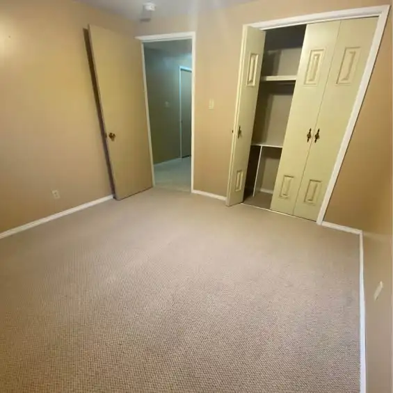 Spacious 2 bedroom lower duplex unit in Tuxedo in Long Term Rentals in Calgary - Image 6