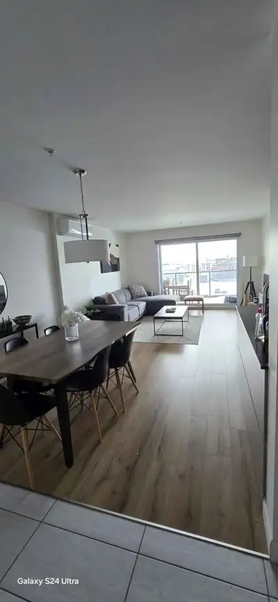 Nous cédons notre bail pour un superbe condo dans un immeuble de 2019, disponible à partir du 1 er M...