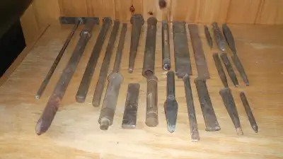 15 $ pour le lot de pièces d'acier. Il y a aussi un poussoir pour souder à gauche.