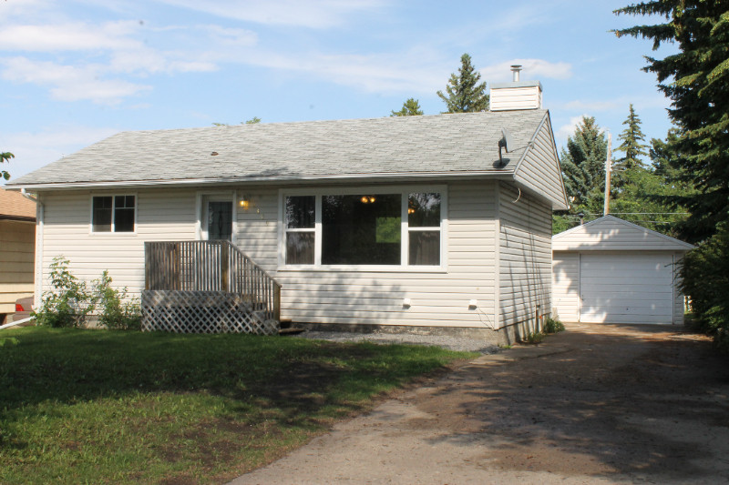 Vegreville, Alberta Bungalow Great Location! Long Term Rentals